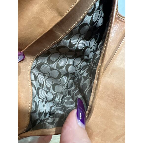 Vintage Coach Tan Genuine Leather Trifold Checkbook Wallet Some Flaws Do to Age - Picture 11 of 12